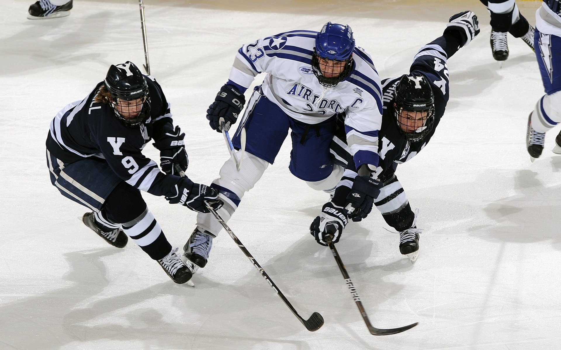 爱游戏体育APP下载-拉恩：凭借极快的速度和巧妙的变向，他让全黑队的进攻更加灵动